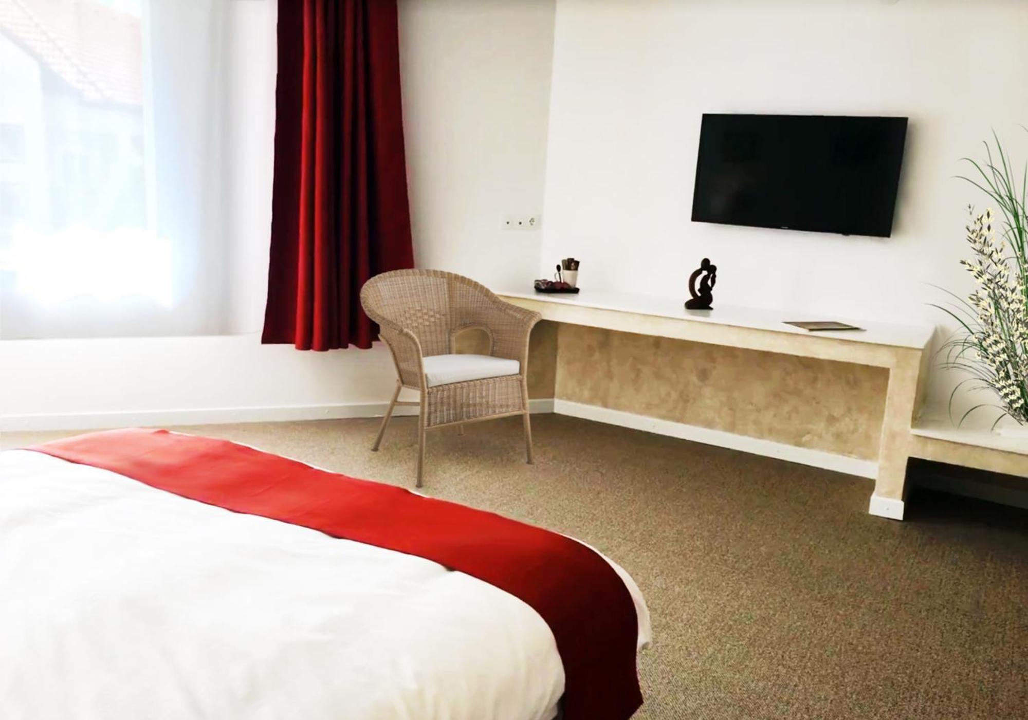 Csiki Hotel Miercurea Ciuc Eksteriør billede