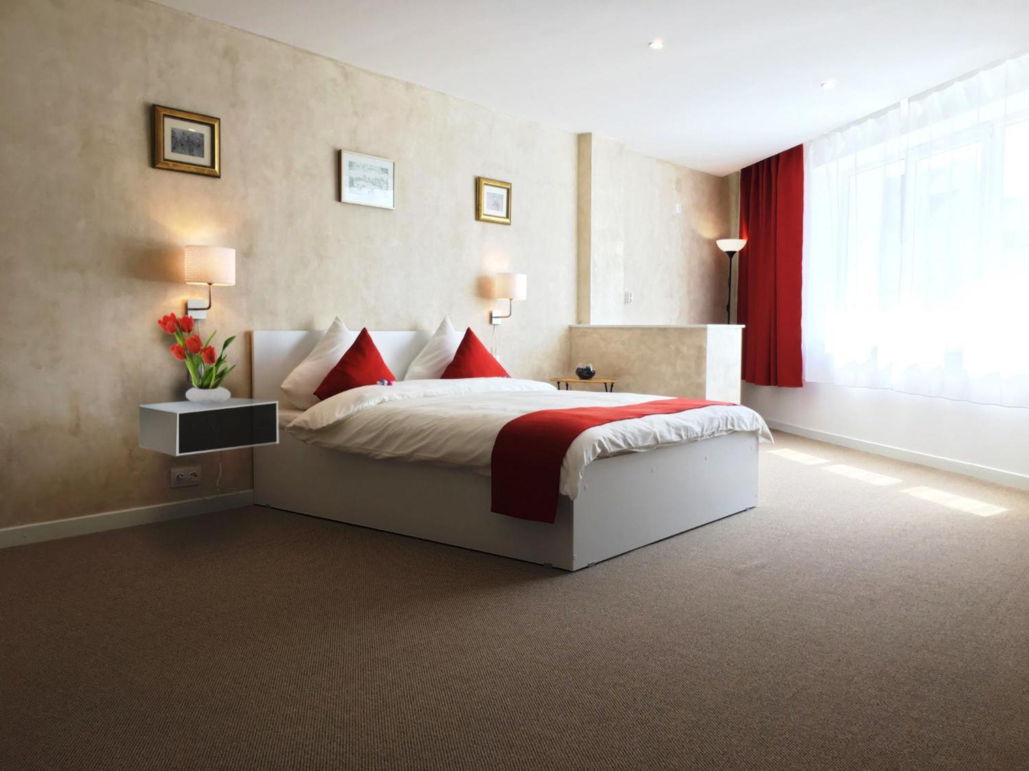 Csiki Hotel Miercurea Ciuc Eksteriør billede